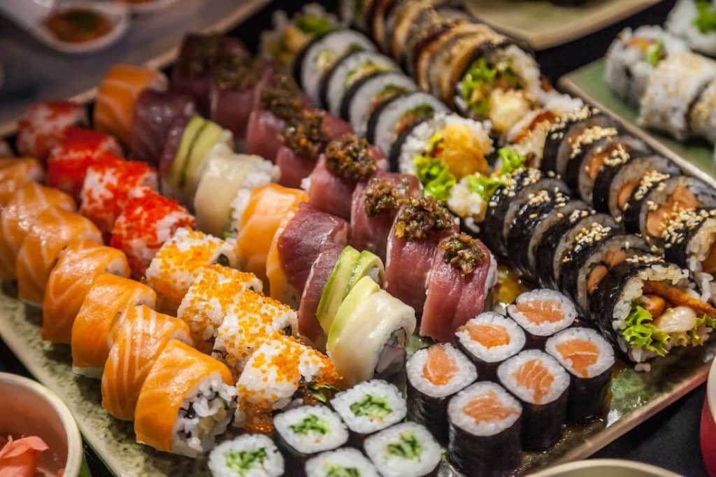 Doho różne sushi do wyboru